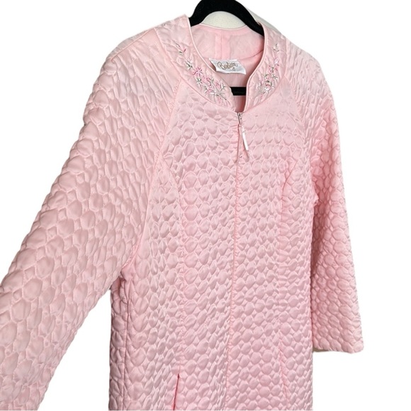 BARBIZON Vintage Quilted Pink Satin Long Robe Embroidered Zip Front Girly - Picture 4 of 16